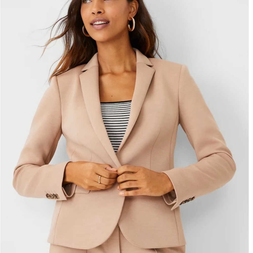 Ann Taylor The Petite One-button Blazer In Double Knit size 12